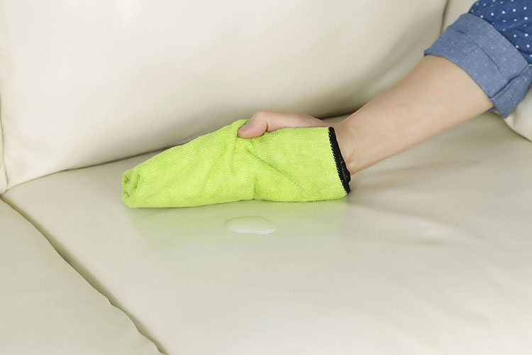 Vệ sinh ghế sofa da dịp tết